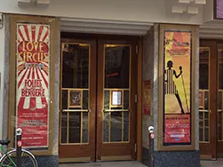 Cabaret Folies Bergere, Parigi